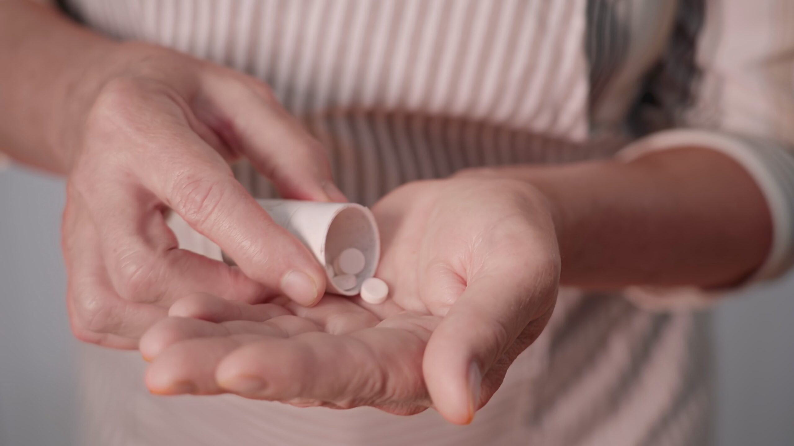 비스테로이드성 항염증제(NSAID), 효과와 부작용 올바른 복용법으로 염증과 통증을 싹~ 없애버려!
